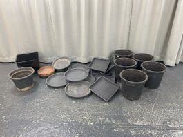 Lot an grossen Pflanzgefässen und Untersetzer 