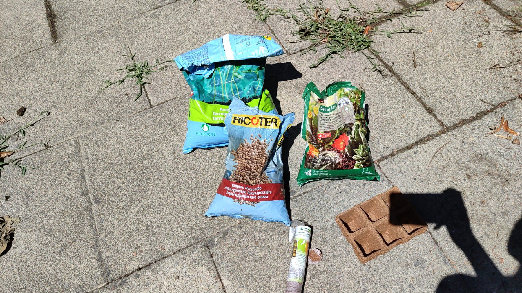 Migros Vasi per fiori: Gartenmaterial, Erde, Blumentöpfe, Gitter, Anzuchts-Set – Usato da Brüttisellen venduto da nic_xm7s 7