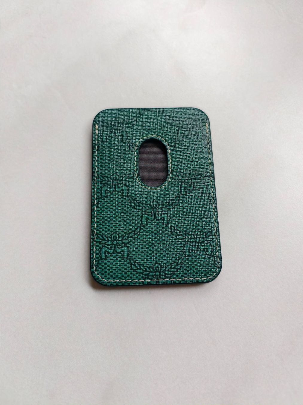 Staffe: MCM Magnet Card Holder iPhone – Usato da Horgen venduto da mar_tdt5 1