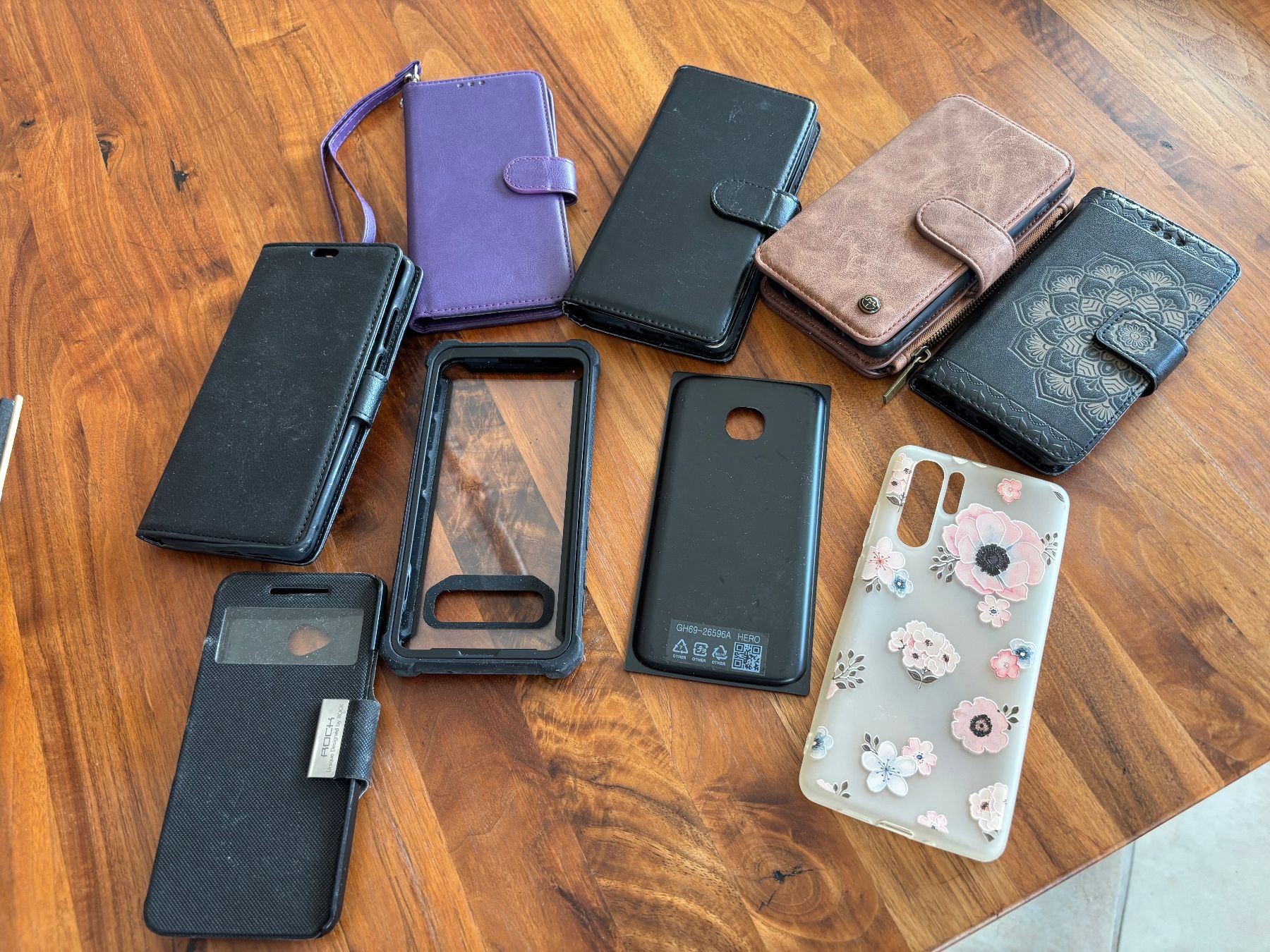 Covers & Schutzfolien: 9 Cover / Handyhüllen und 2x Screen Protector – Gebraucht aus Balsthal von Uroby 1
