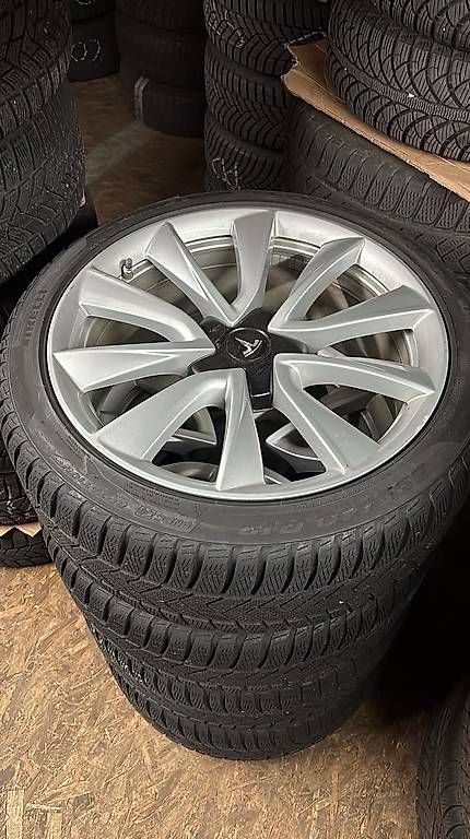 Pneus & Kompletträder: Tesla Model 3 / cerchi + gomme invernali – Gebraucht aus Manno von xmr_6zz2