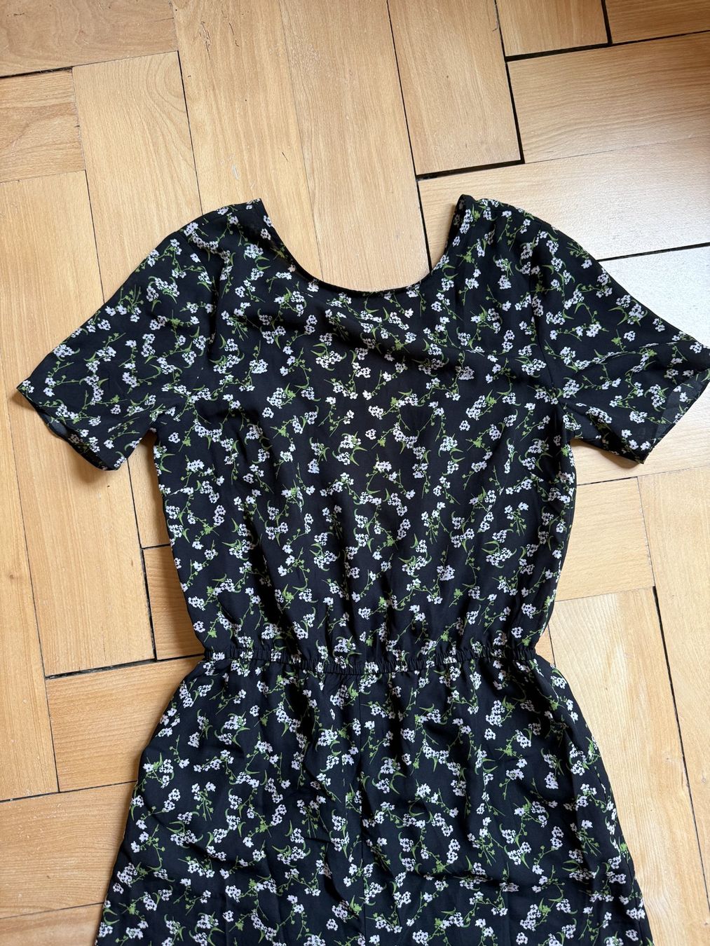 Tute: ENVII - Jumpsuit schwarz geblümt M – Usato da Zürich venduto da Diazaio 1