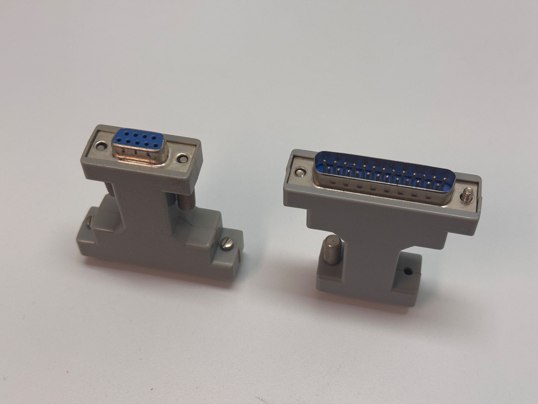 Laufwerke & Adapter: RS 232 Gender Changer 9 W / 25 M – Gebraucht aus Humlikon von GX30 2