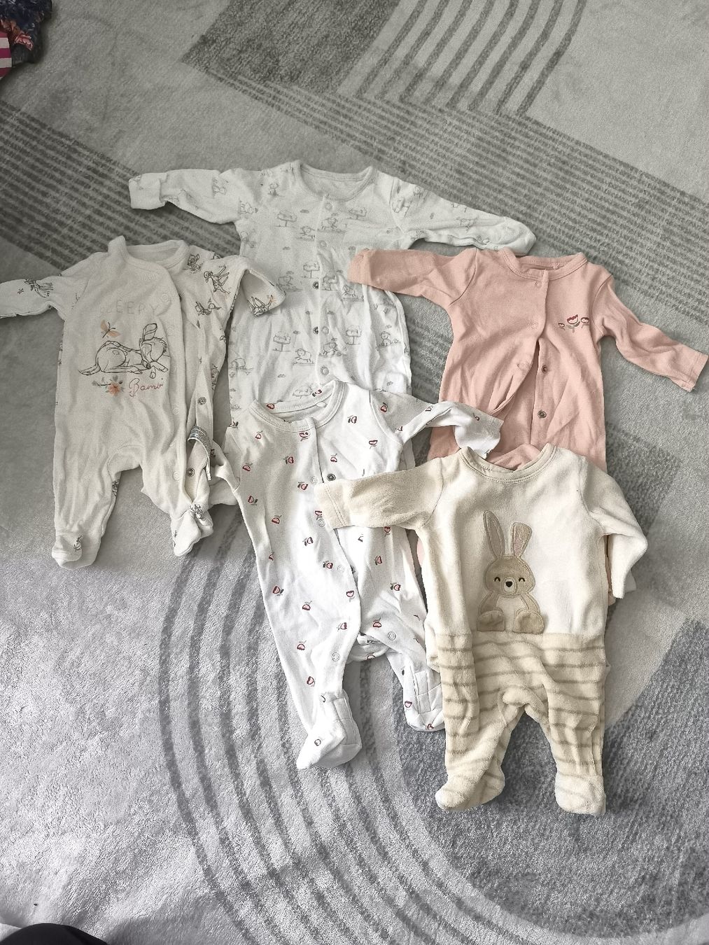 Lotti & Set di vestiti: Neugeborenen Kleiderset – Nuovo (secondo la descrizione) da Kilchberg ZH venduto da Moshkitty