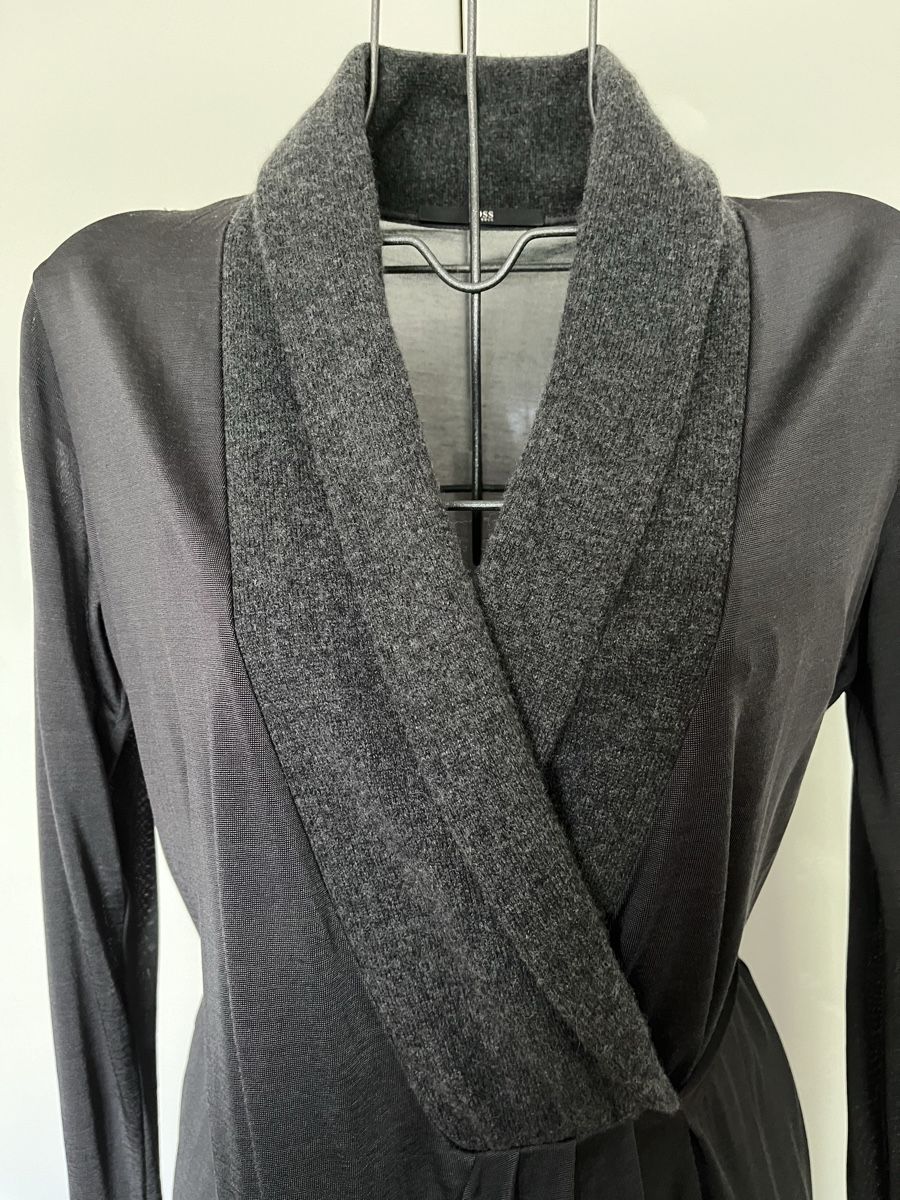 Hugo Boss Vestiti: Robe grise Hugo Boss – Nuovo (secondo la descrizione) da St. Prex venduto da Nikolletta