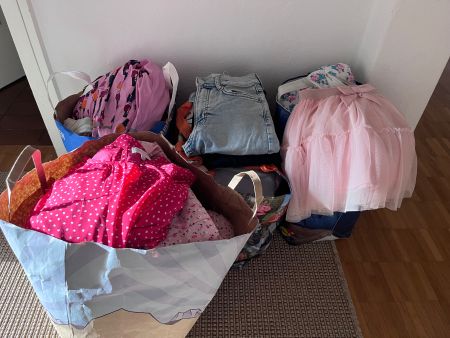 Kleiderpaket Mädchen fast ganze Garderobe Gr.128-140 Zustand