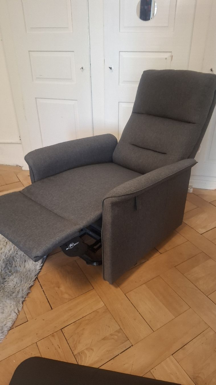 Poltrone: MID.YOU Relaxsessel mit Aufstehhilfe Grau – Usato da Zürich venduto da MaxiK 2