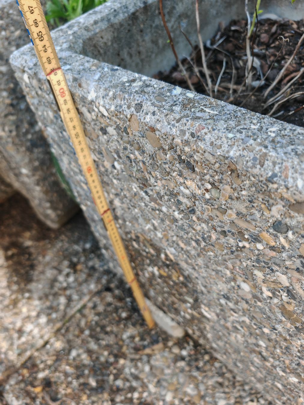 Vasi per fiori: Beton Trog für Hochbeet oder Brunnen – Usato da Menziken venduto da Hangover95 1