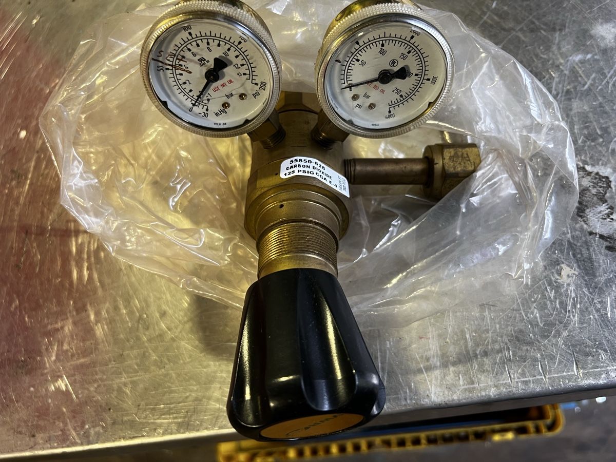 Alle Werkzeuge: Druck Reduzier Ventil Manometer 1Lot – Gebraucht aus Wettingen von Wespi4
