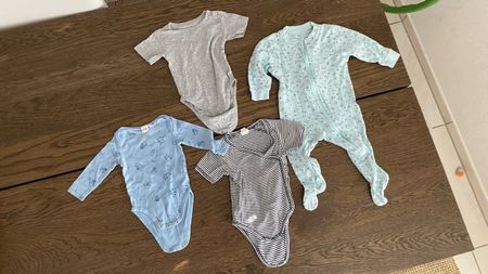 Baby Bodys Grösse 62/68 4er Set gut erhalten Disney gestreif