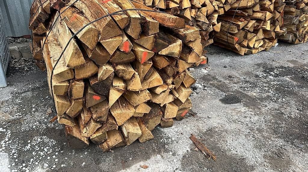 Articoli in legno: Bois de chauffage de qualité (3 types) – Usato da Vétroz venduto da Polygroup 5