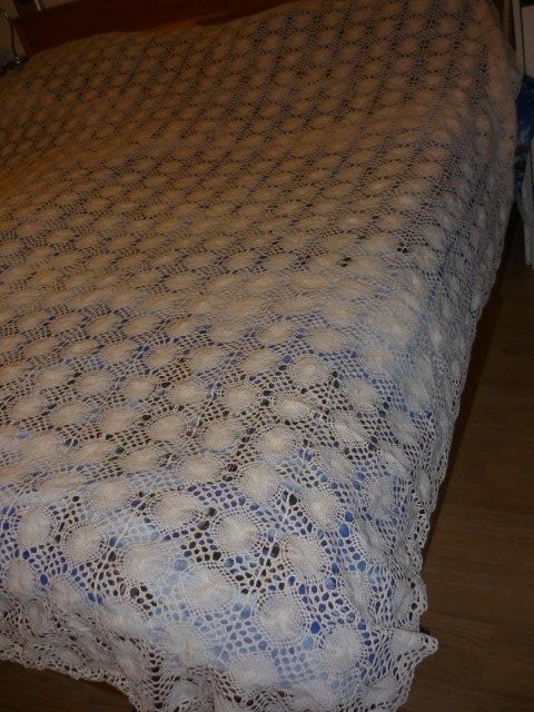 Coperte: TISCHDECKE ODER BETTDECKE  HANDARBEIT 2,45X2,45  NEU – Nuovo (secondo la descrizione) da St.Gallen venduto da Anso 7