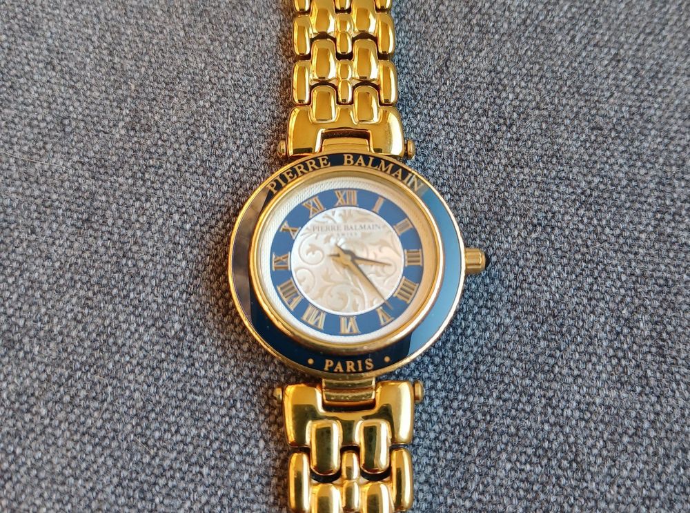 Montre pierre best sale balmain femme