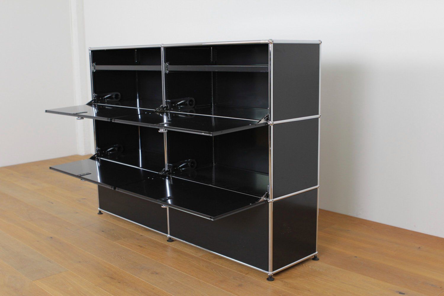USM Scaffali: USM Haller Highboard Graphitschwarz – Nuovo (secondo la descrizione) da Affoltern am Albis venduto da StudioStandard 3