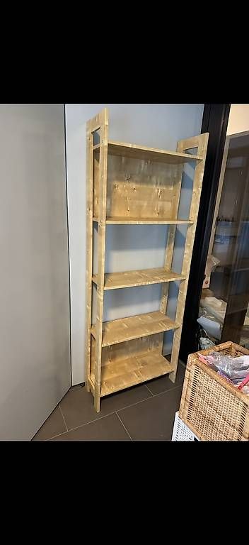 Scaffali: Holz Regal  – Usato da Luzern venduto da VStore 2