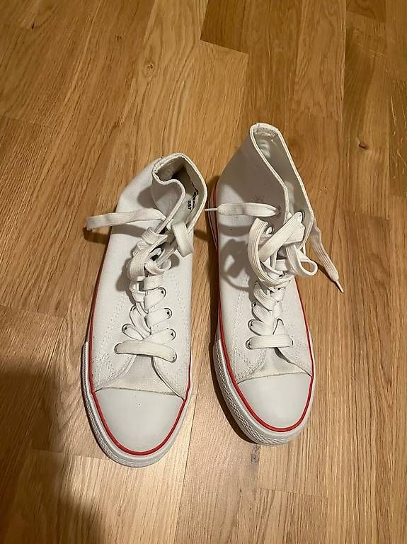 Herrenschuhe: SNEAKER taille 42 NEUVES, jamais portées – Gebraucht aus St-Légier-Chiésaz von zmut72