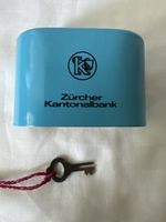 Spardose Zürcher Kantonalbank blau mit Schlüssel gebrauch