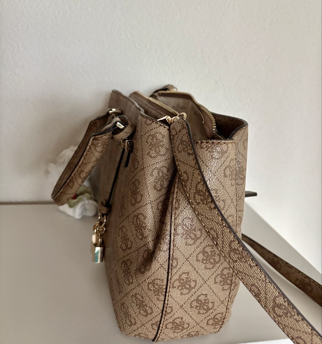 Guess Borse da donna: Guess Handtasche – Nuovo (secondo la descrizione) da Reichenburg venduto da Katharinach 1