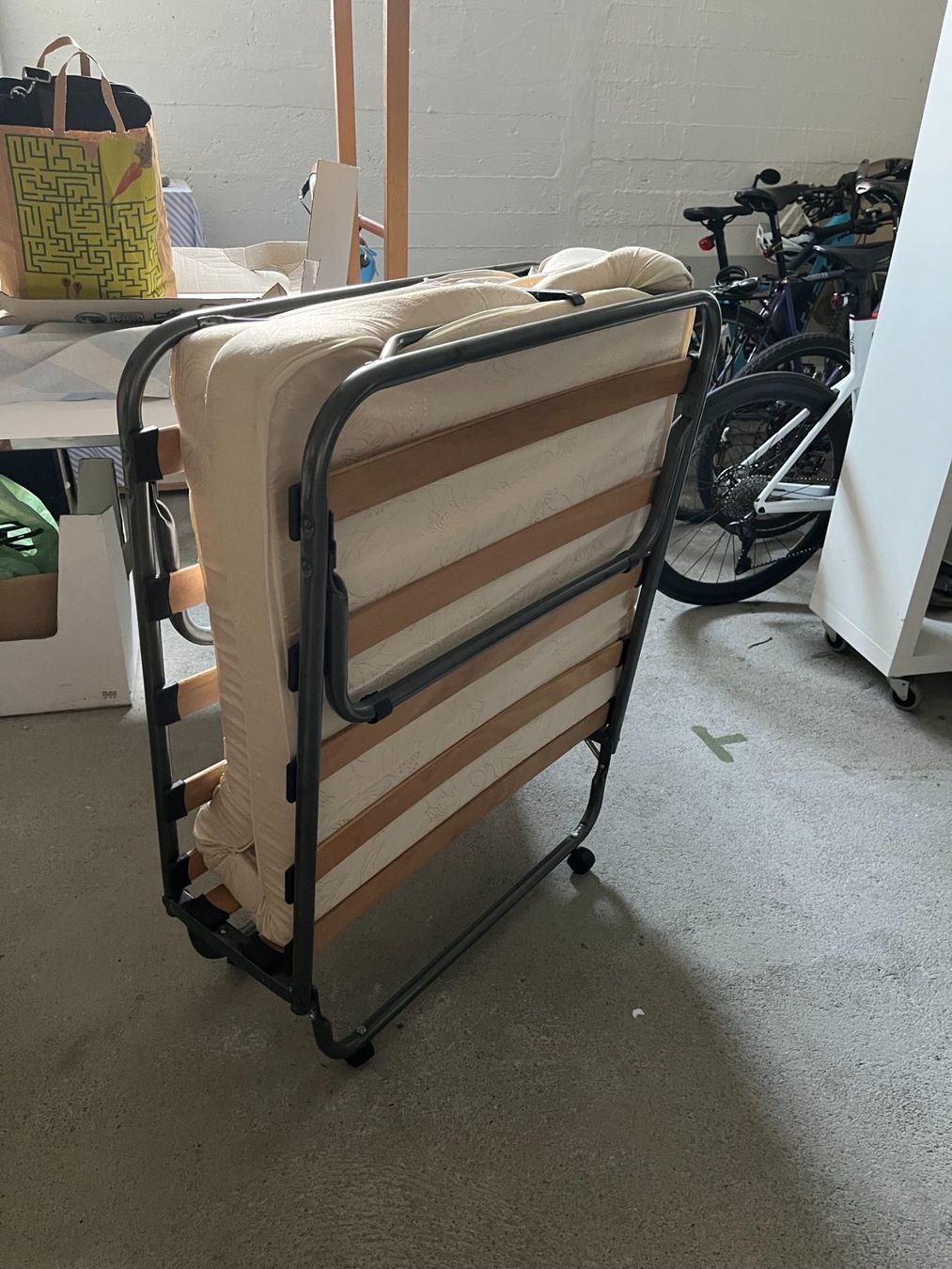 Lits: Klappbett 80 x 200 cm – D'occasion à Küssnacht am Rigi par Boracay0