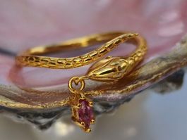 Goldener Schlangenring mit echt Rubin Anhänger, Gr. 53