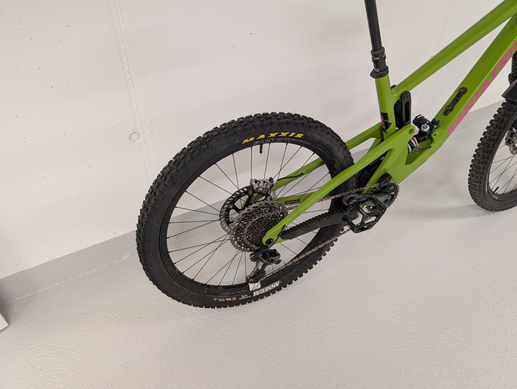 Santa Cruz Biciclette: Santa Cruz V5 Nomad CC L – Usato da Stäfa venduto da plinto 5