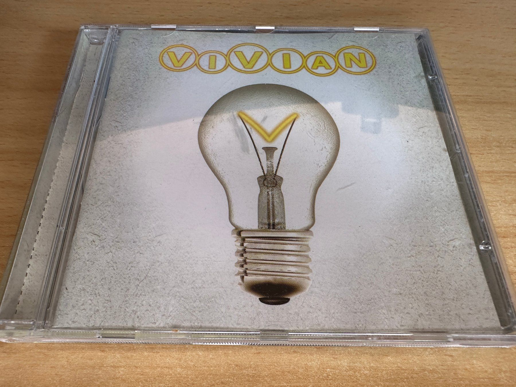 CDs: Vivian – V – Gebraucht aus Rikon im Tösstal von Alpenmutz