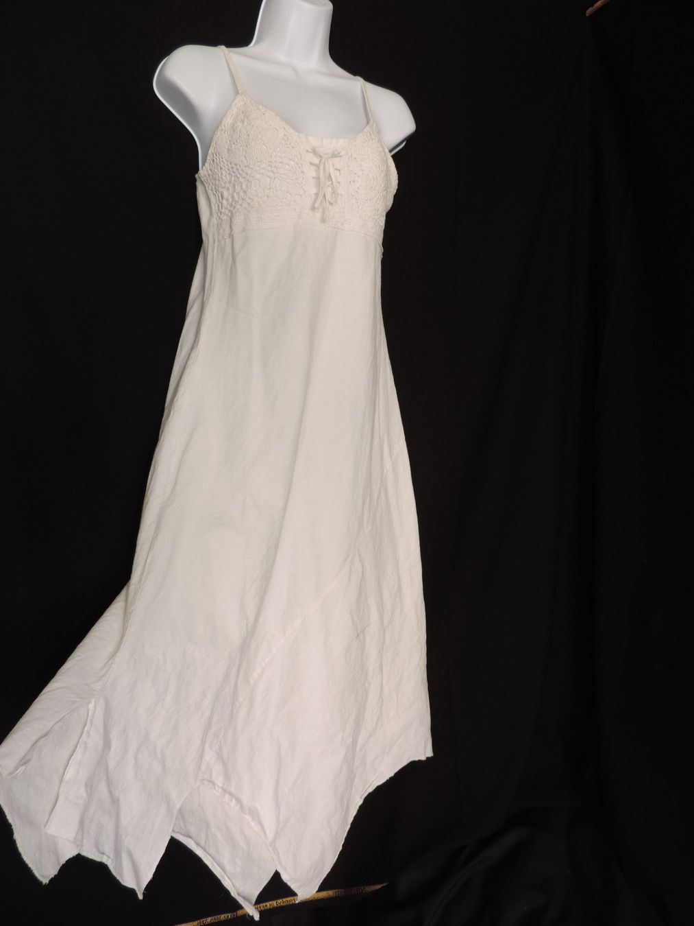 Robes: robe blanche lin avec crochet – D'occasion à Genève par Axelle333 2