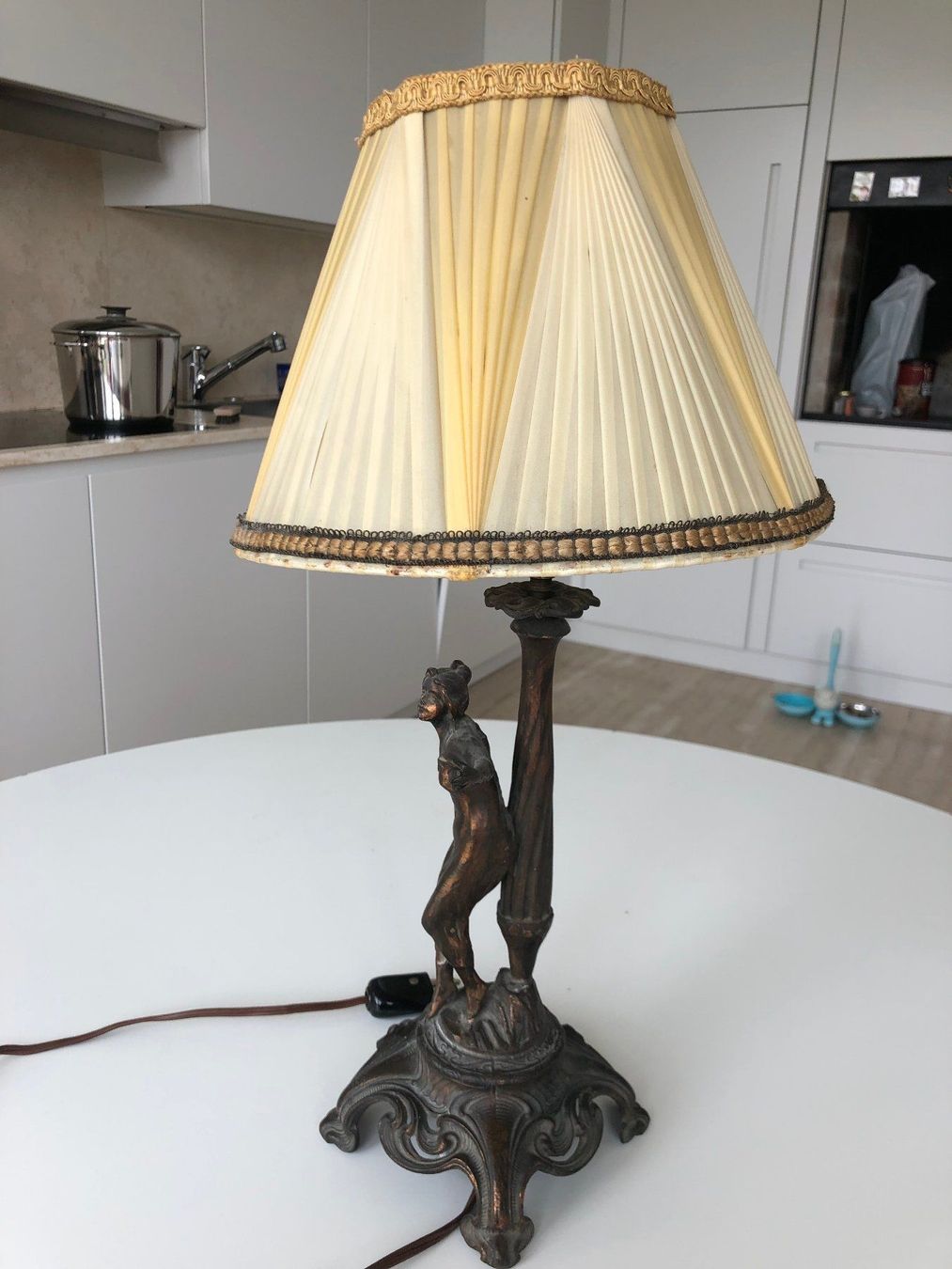 Lampade: lampada antica in bronzo – Usato da Davesco-Soragno venduto da kappas