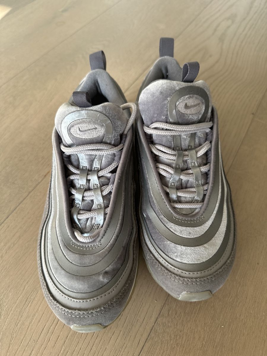 Nike Scarpe da uomo: Nike Air Max, Graue Samt Turnschuhe, Gr. 36.5 – Usato da Kallnach venduto da Thetrader