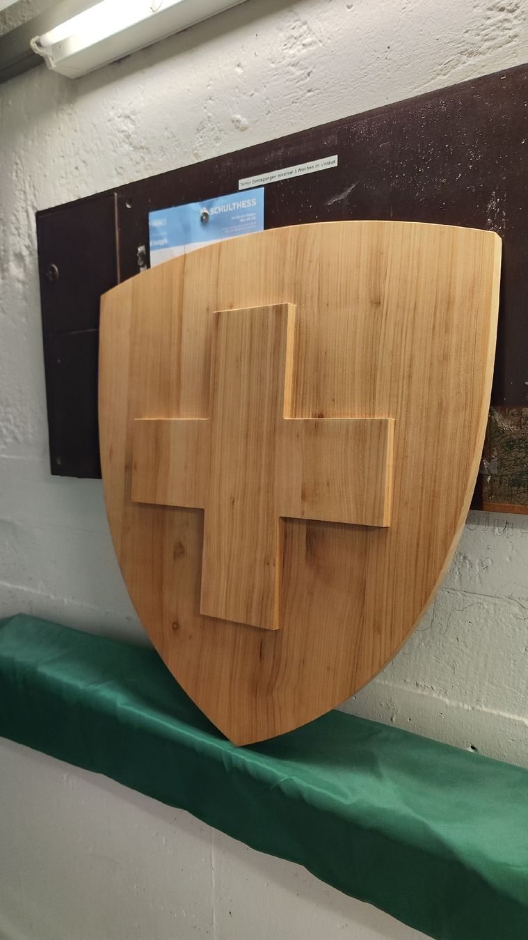 Articoli in legno: Schweizer Wappe 66cm x 60cm aus massivem Kirschholz – Nuovo (secondo la descrizione) da Zürich venduto da turbopuz