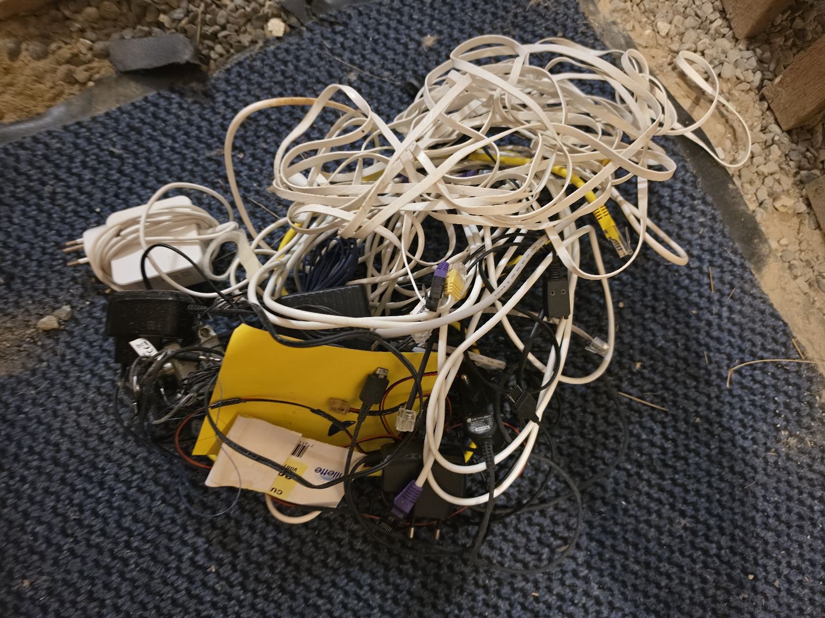 Kabel: Kabel- & Elektronik-Konvolut – Gebraucht aus Urtenen-Schönbühl von Mamut10002 4