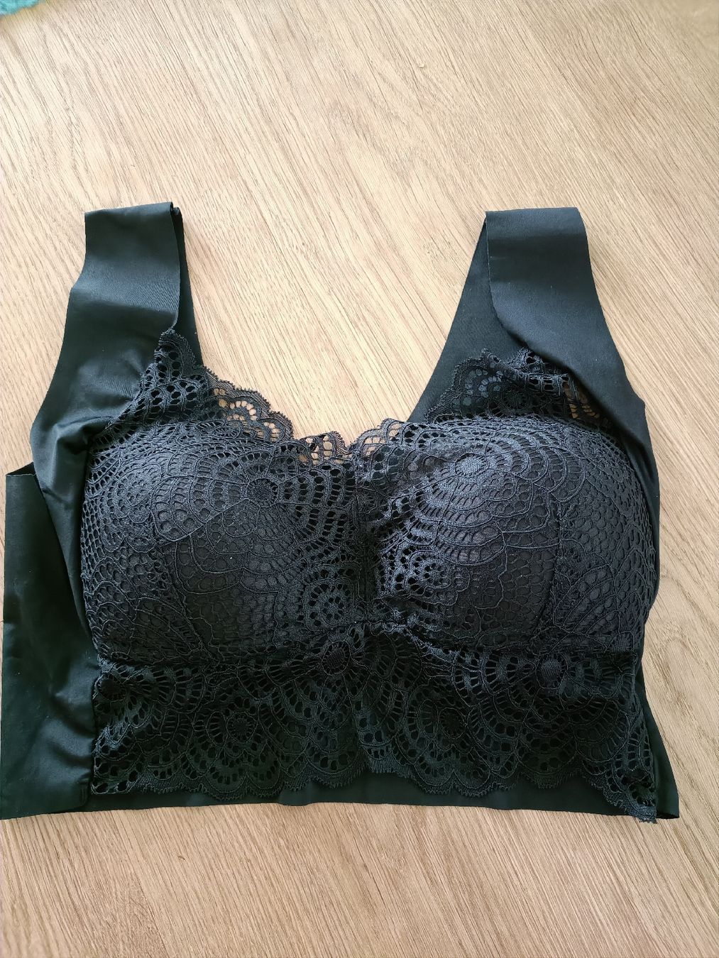 Sonstige Unterwäsche: Schwarzer Spitzen-BH, Grösse L, neu und originalverpackt – Neu und originalverpackt aus Winterthur von meci02