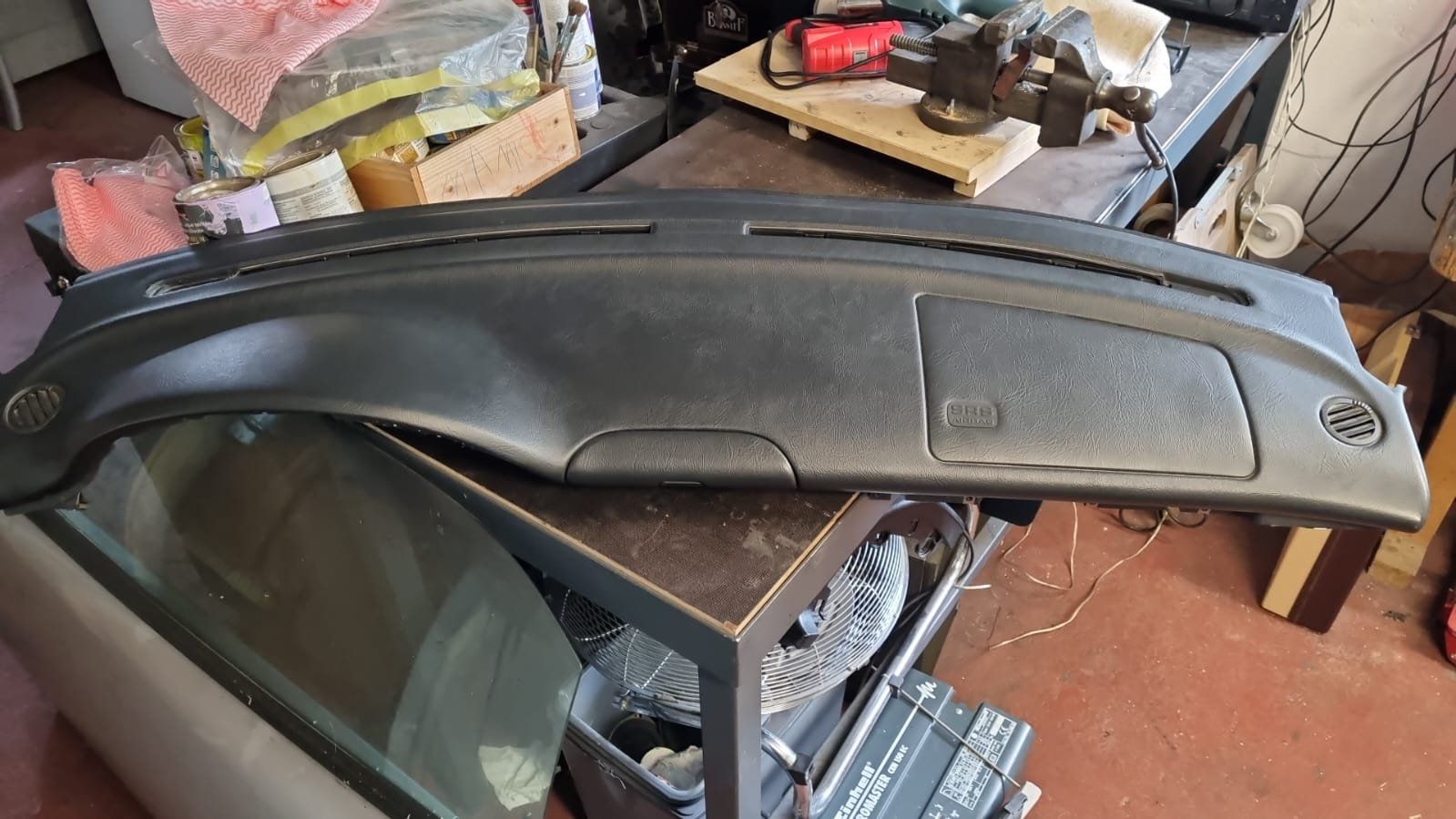 Mercedes-Benz Tutti pezzi di ricambio auto: SLK R170 Vormopf Armaturenbrett/Dashboard Bj.2000 – Usato da Zetzwil venduto da lor_2j9p 4