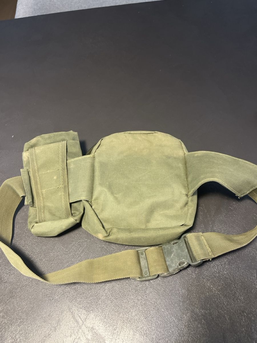 Sacs: Sac banane tactique vert, pochettes multiples, utilisé – D'occasion à Prangins par Rodard8 5