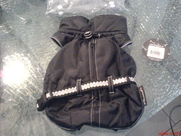 Abbigliamento: neuer, schwarzer Hundewintermantel 22 cm – Nuovo e nell'imballaggio originale da Oftringen venduto da andrax 1