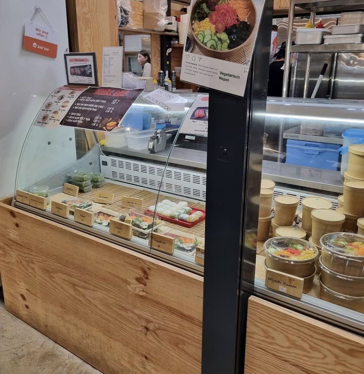 Allestimento di negozi e stand fieristici: Verkaufsvitrine zu Verkaufen – Usato da Zürich venduto da Hubbynski