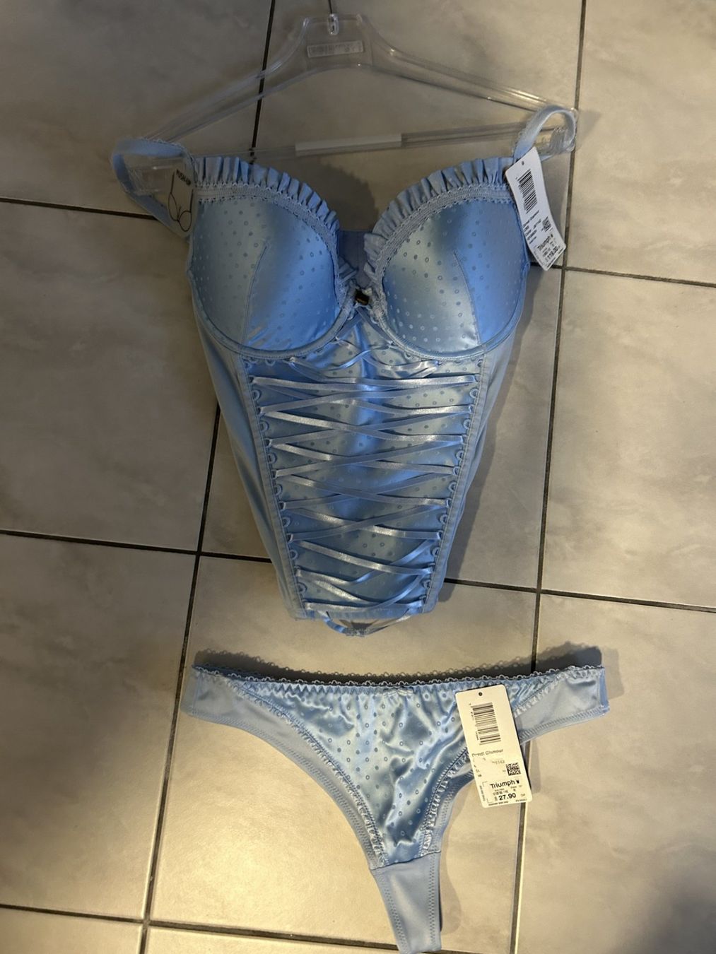 Triumph Altra biancheria intima: Neue Triumph Corsage mit Stringtanga Grösse 85C – Nuovo (secondo la descrizione) da Eichberg venduto da Kati30