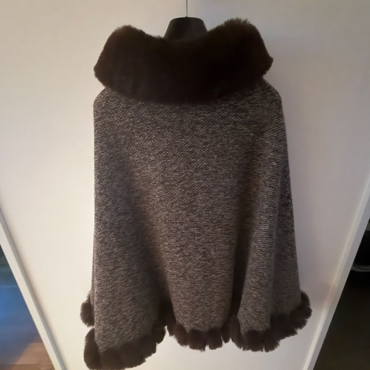 Altro in Moda donna: Kunstfell Cape – Nuovo (secondo la descrizione) da Glattpark(Opfikon) venduto da sarahnikita 1