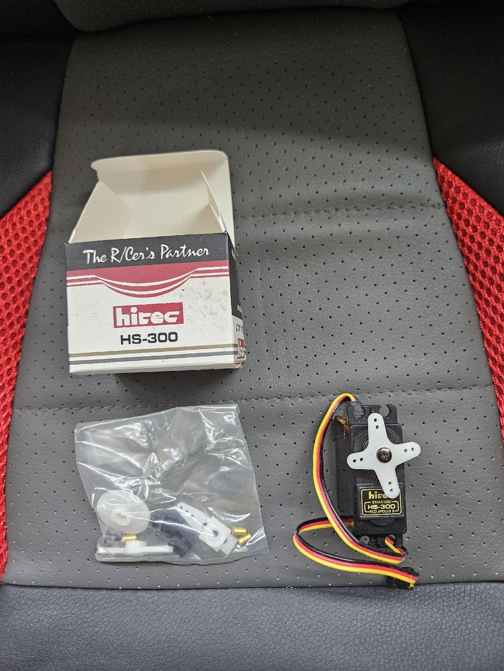 Modellismo RC: 3stk. hitec HS-300 servo – Usato da Jona venduto da ulfhednar01