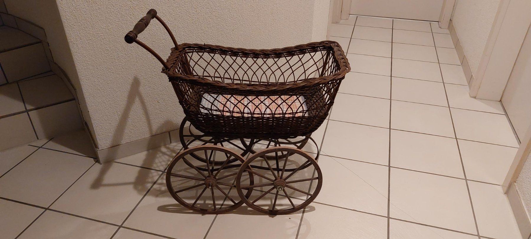Carrozzine: Kinderwagen antik Klein – Usato da Horw venduto da Zentral50 3