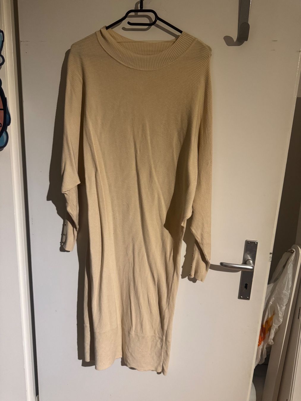 Kleider: Pulloverkleid Zebra Grösse L beige / hellbraun – Gebraucht aus Künten von bel_6wn2