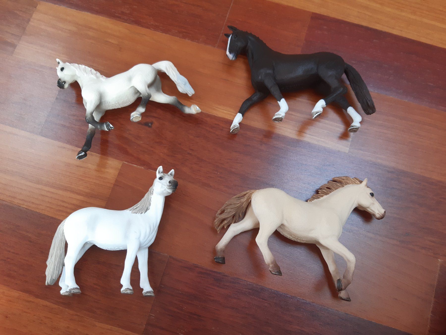 Schleich Spielzeuge: 4 chevaux Schleish/4 pferd Schleich – Gebraucht aus Romont BE von cel_2qsz 1