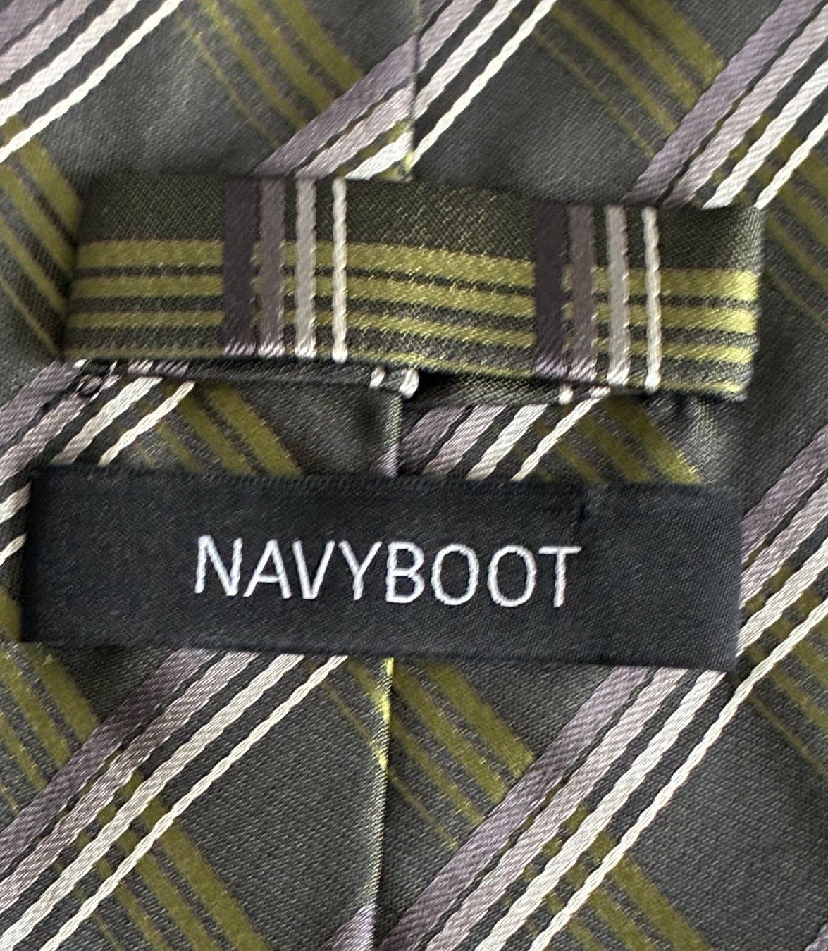 Navyboot Cravatte: NAVYBOOT Seidenkrawatte Grün/Grau/Beige gestreift – Usato da Kloten venduto da Nephty 1