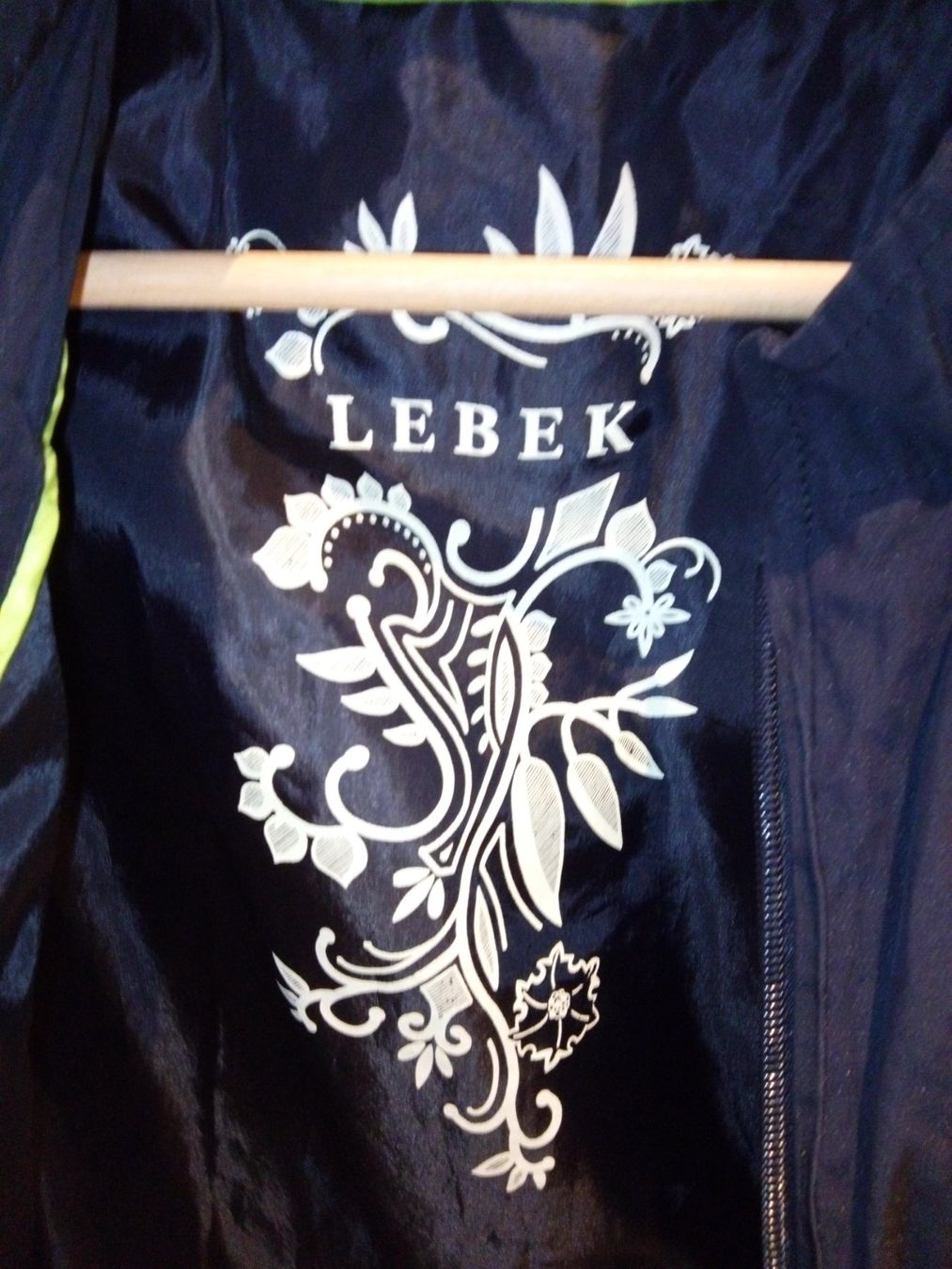 Giacche: dunkelblaue Jacke, mit leichtem Glitzer Effekt, in 40 – Usato da Schwyz venduto da s.verkauf 1