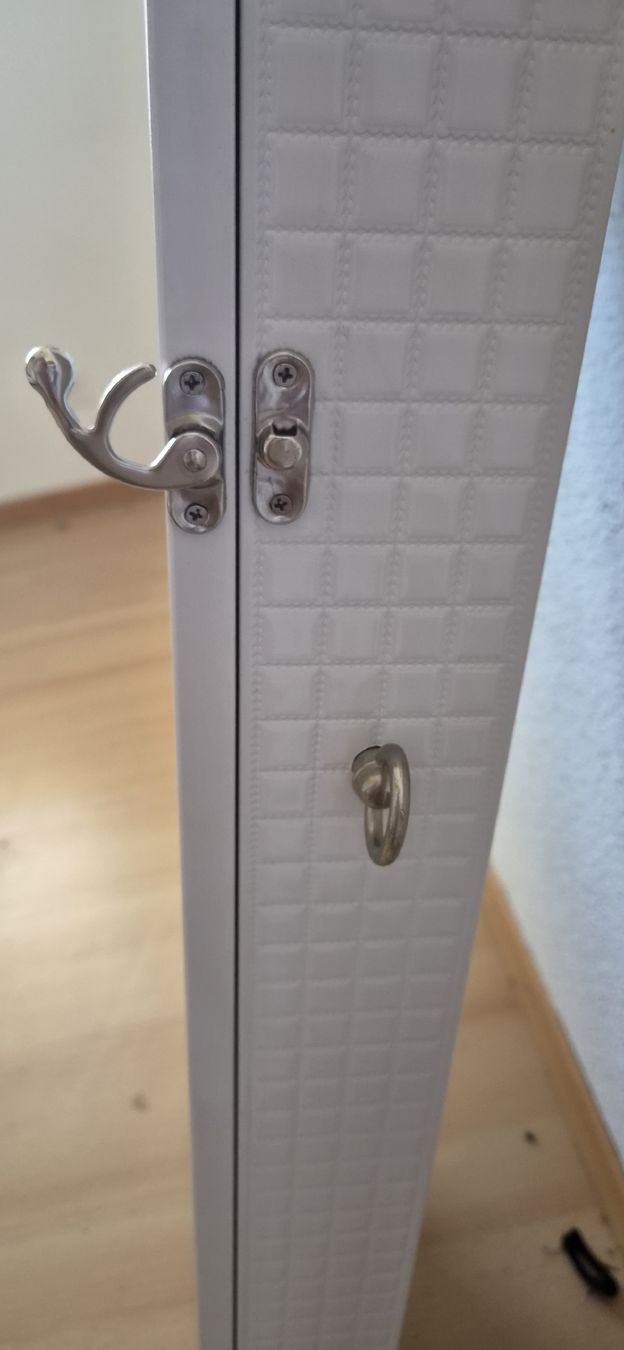 Schränke: Schmuckstück Schrank  – Gebraucht aus St.Margarethen TG von NikkiMicki 2
