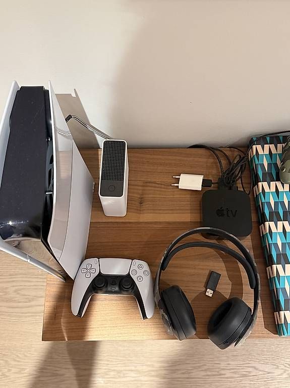 Sony Consoles: Ps5 Slim mit Controller und Bluetooth Headset – D'occasion à Küsnacht ZH par nor_gp68