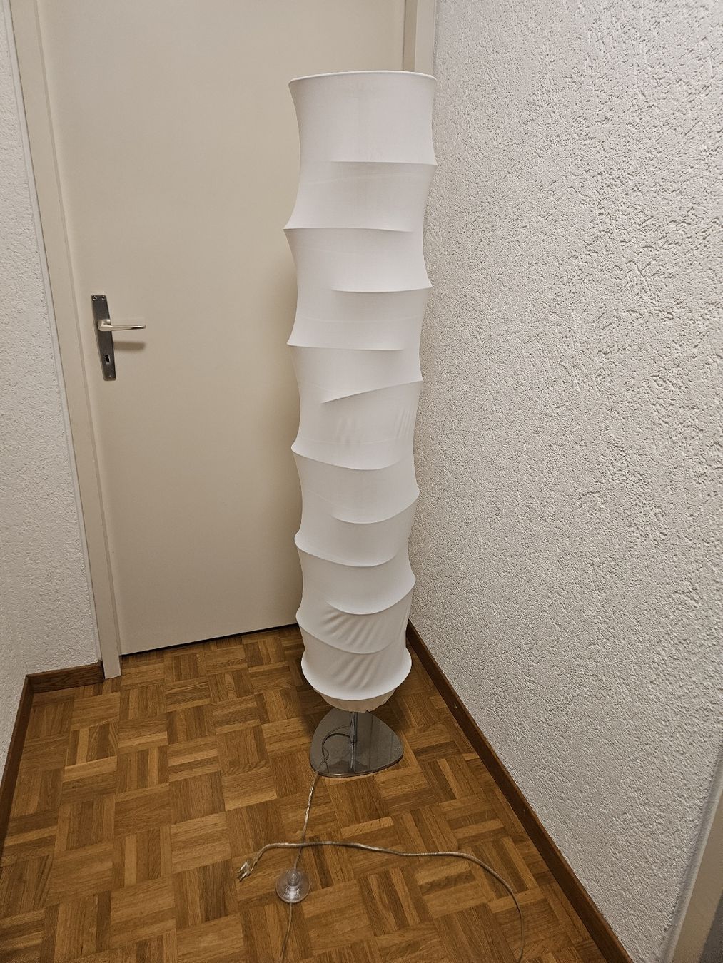 Micasa Lampade: Stehlampe mit 2 Farben – Usato da Luzern venduto da J.Co 2