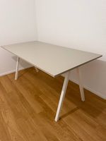 Schreibtisch 