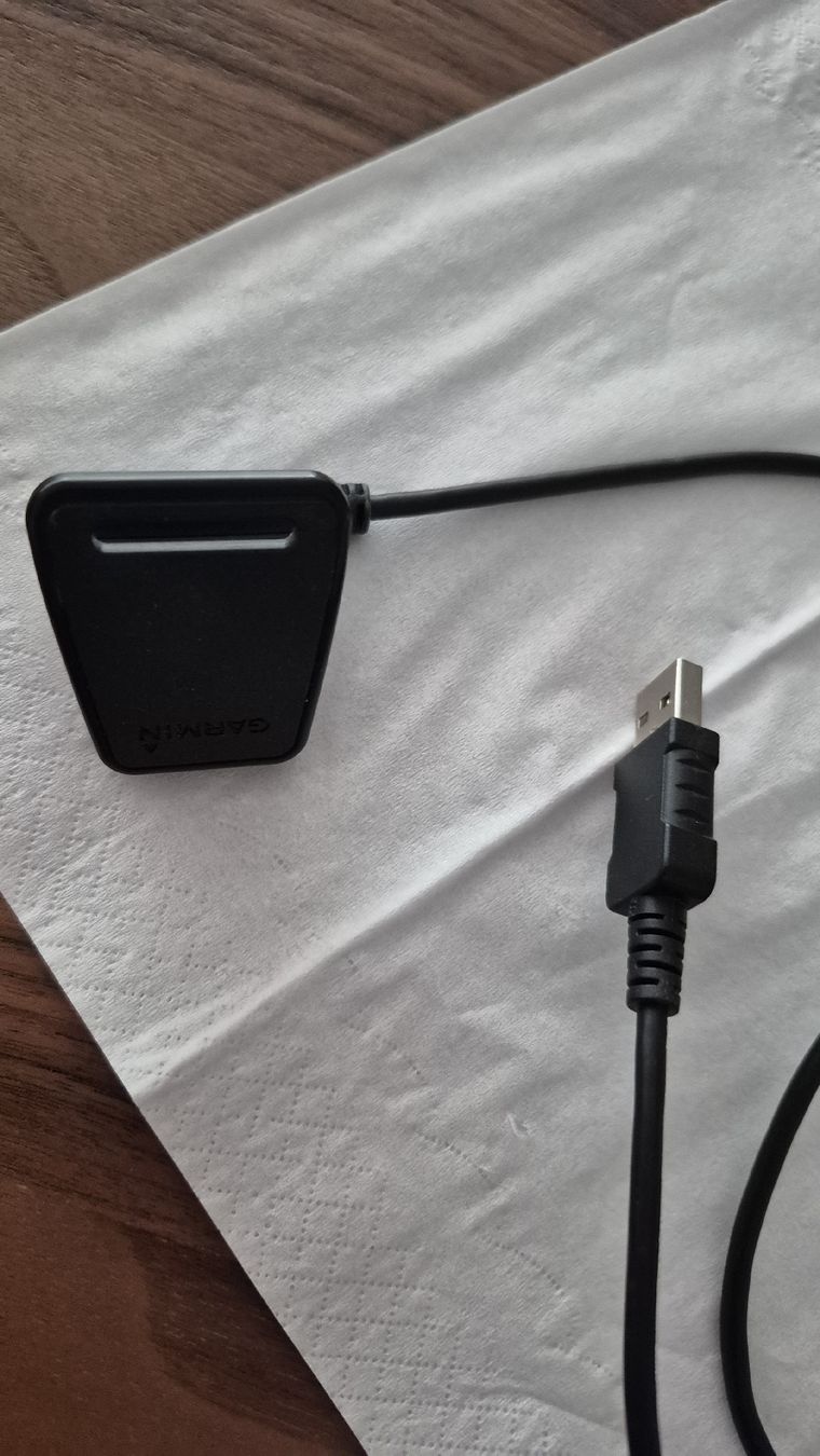 Garmin Cavi: Garmin USB Ladekabel/klemme – Usato da Schiers venduto da Carmela8 2