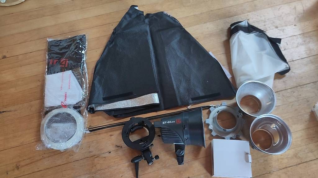 Lampade: Studiobeleuchtungsausrüstung – Usato da Niederlenz venduto da rot_f9sd